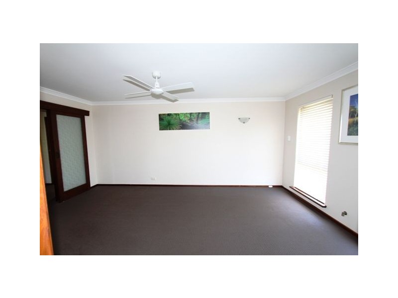 11 Vance Street, Dudley Park WA 6210