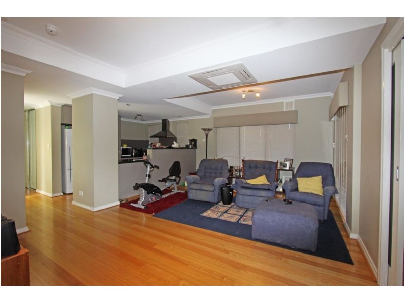 1/4A Dorsodura Way, Mandurah WA 6210