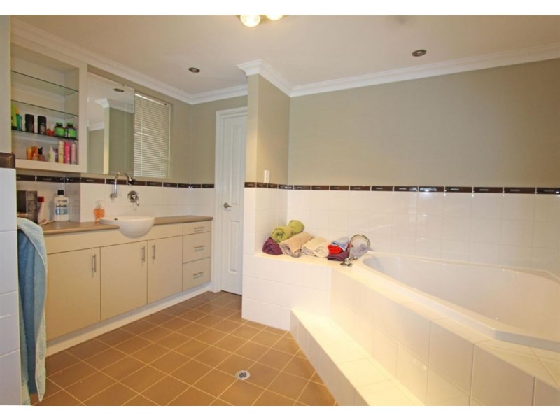 1/4A Dorsodura Way, Mandurah WA 6210