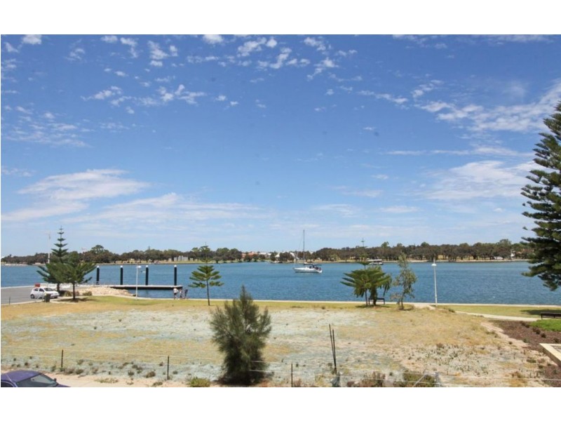 1/4A Dorsodura Way, Mandurah WA 6210