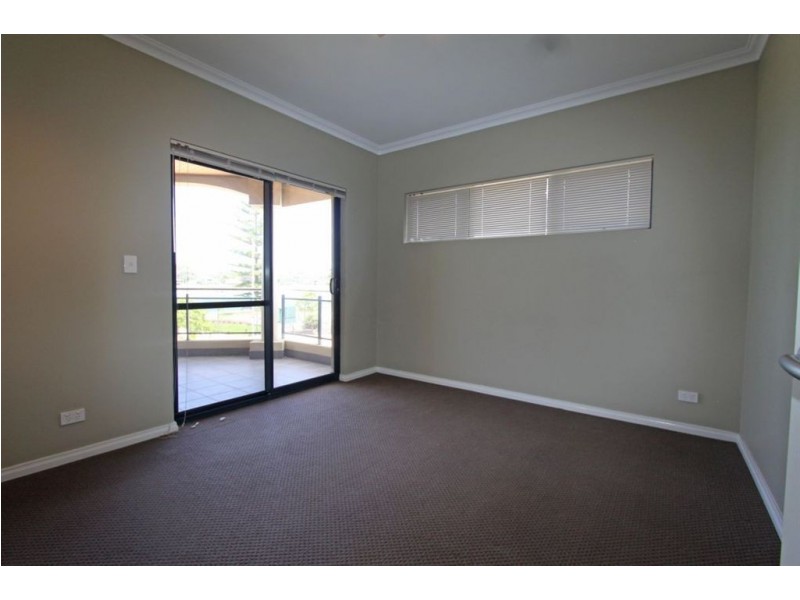 1/4A Dorsodura Way, Mandurah WA 6210