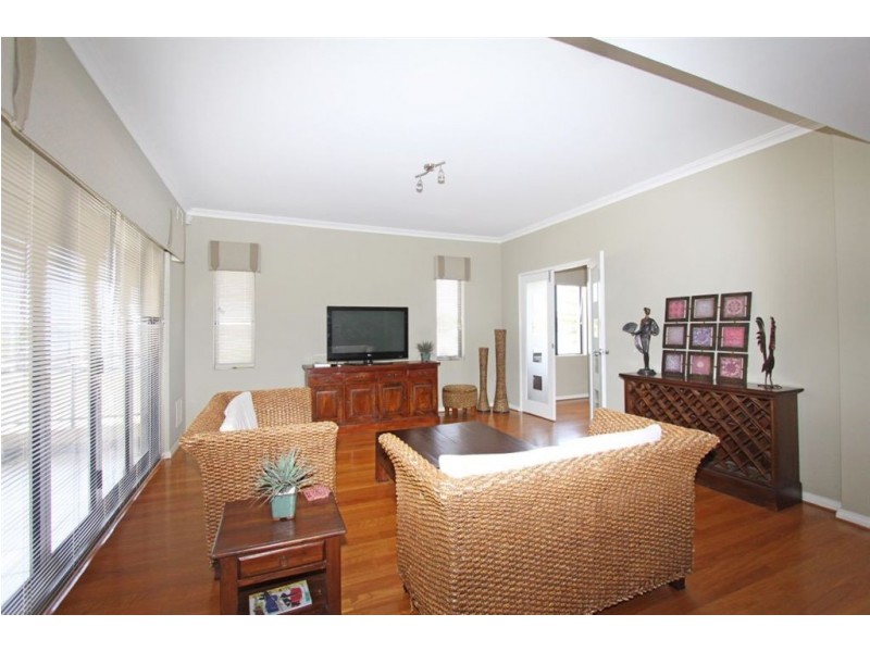2/4A Dorsodura Way, Mandurah WA 6210