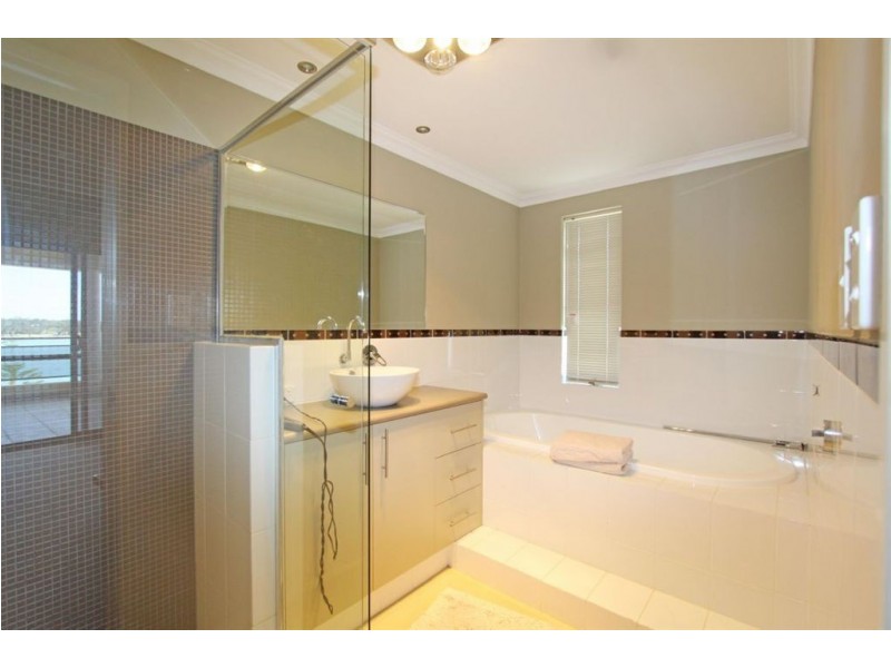 2/4A Dorsodura Way, Mandurah WA 6210