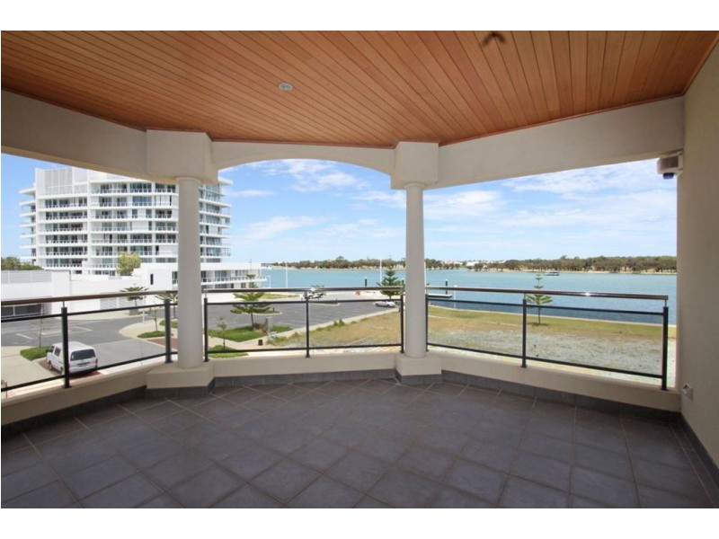2/4A Dorsodura Way, Mandurah WA 6210