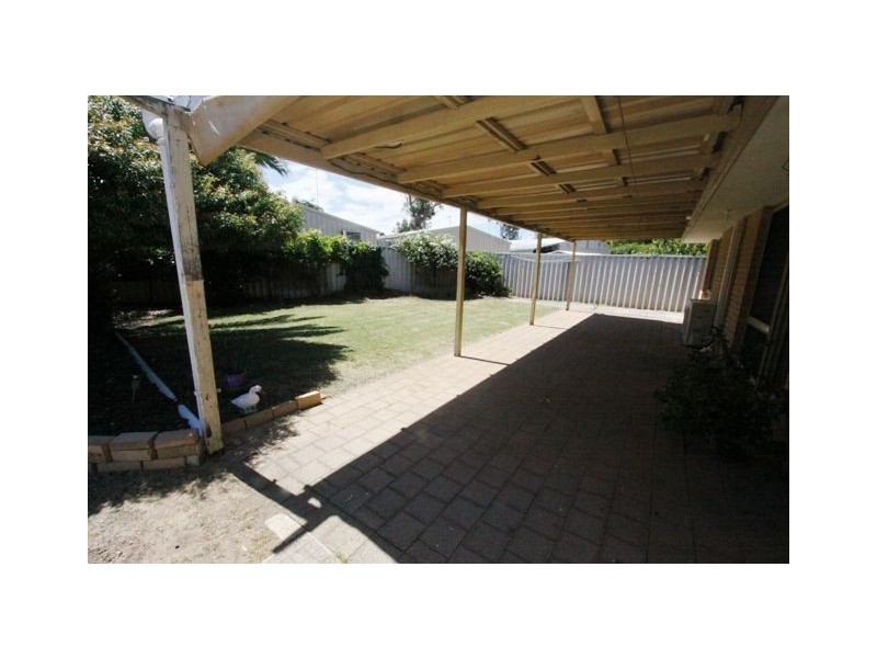 4 Winnipeg Court, Greenfields WA 6210