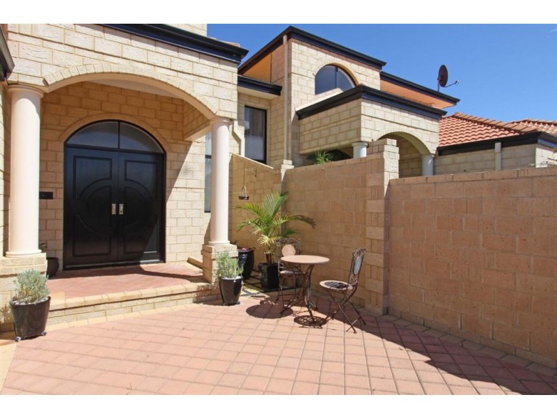 1/10 Pinnace Court, Halls Head WA 6210