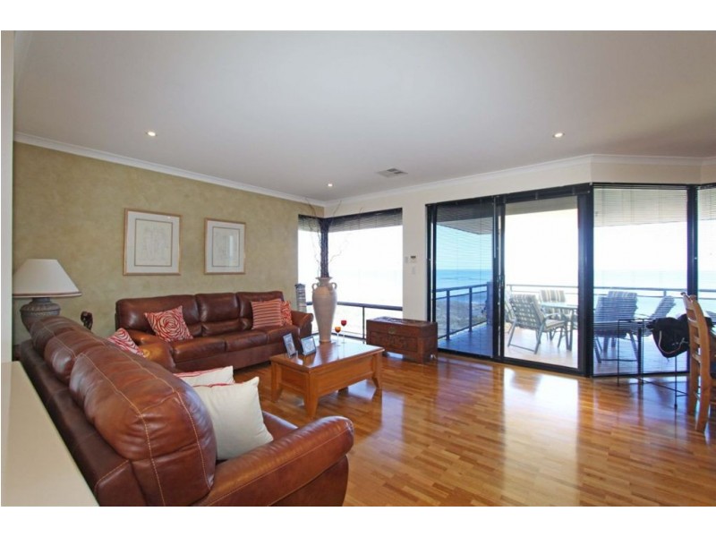 1/10 Pinnace Court, Halls Head WA 6210