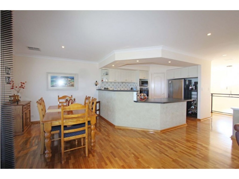 1/10 Pinnace Court, Halls Head WA 6210