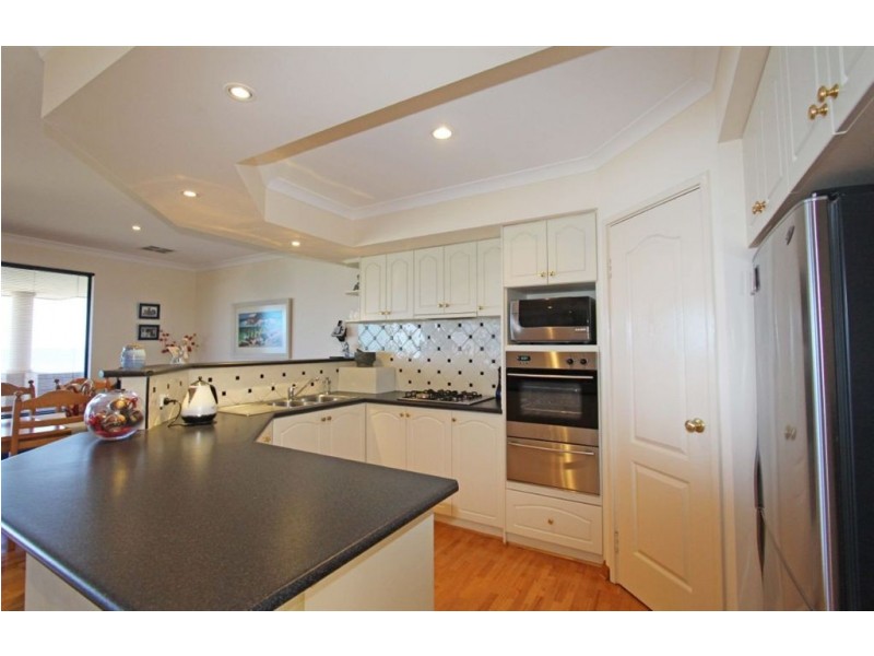 1/10 Pinnace Court, Halls Head WA 6210