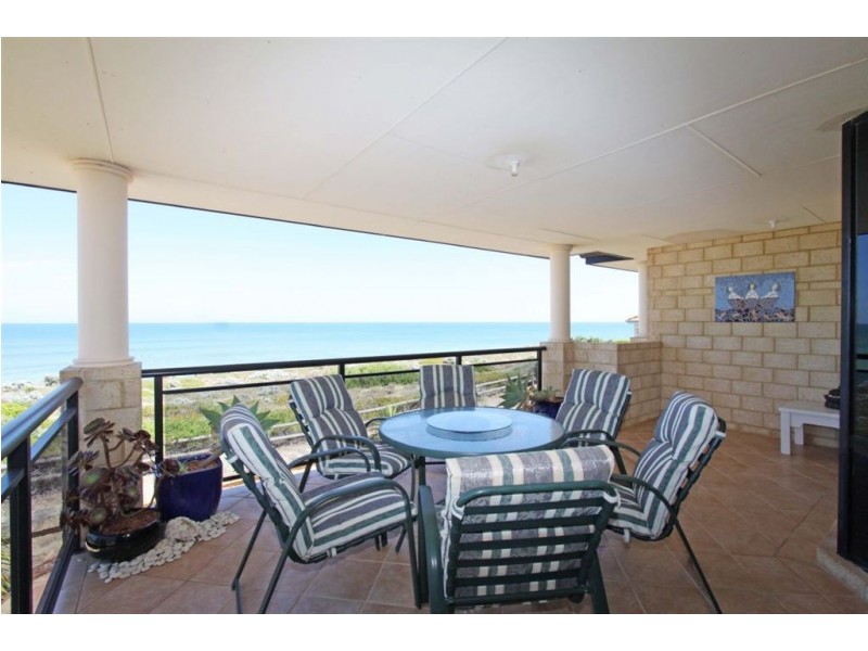 1/10 Pinnace Court, Halls Head WA 6210