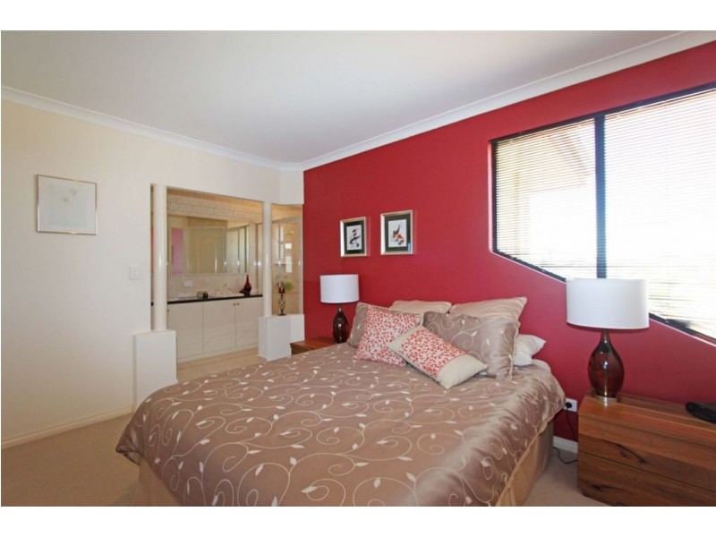 1/10 Pinnace Court, Halls Head WA 6210