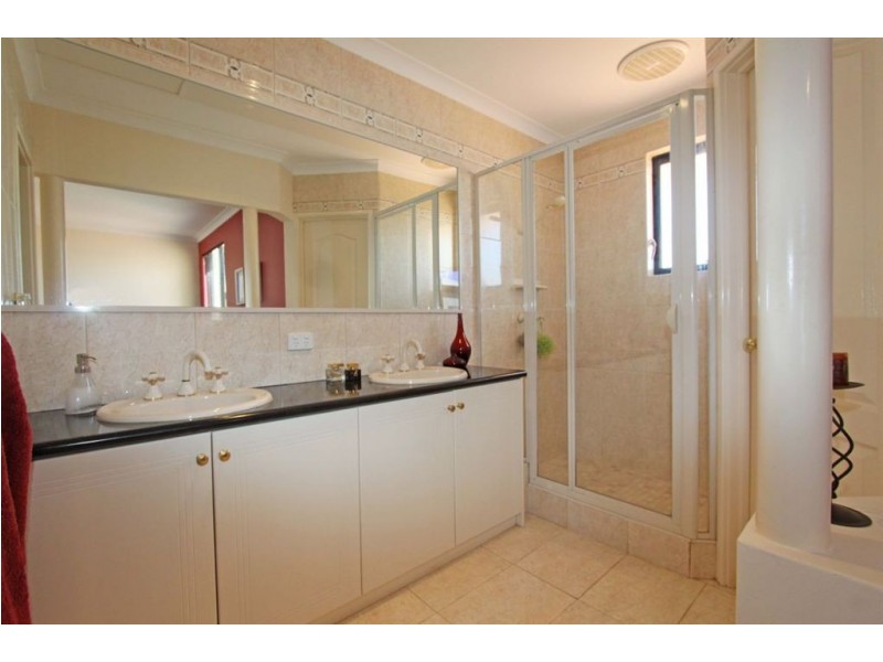 1/10 Pinnace Court, Halls Head WA 6210