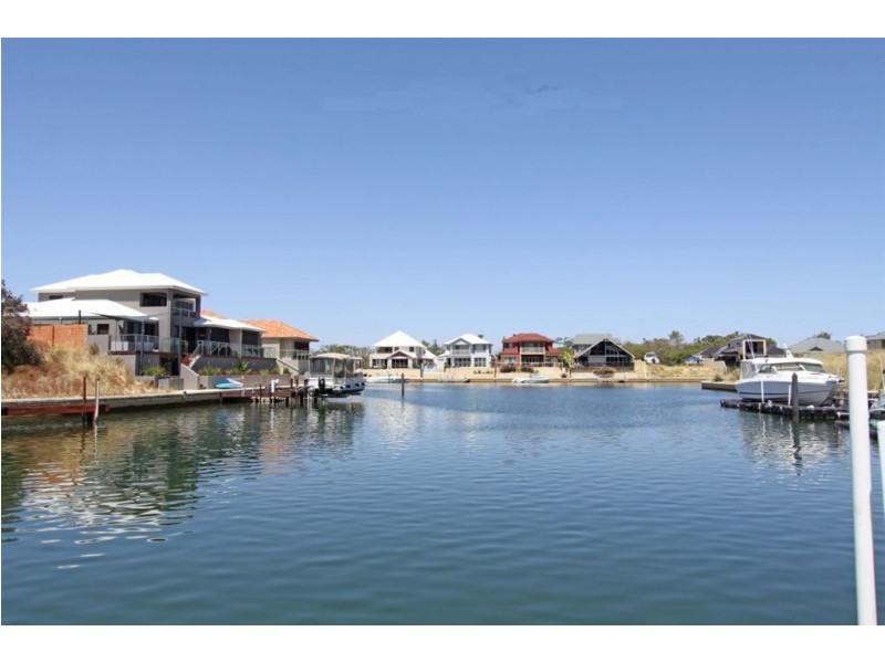 28 Ragamuffin Point, Halls Head WA 6210