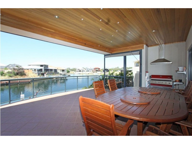 28 Ragamuffin Point, Halls Head WA 6210