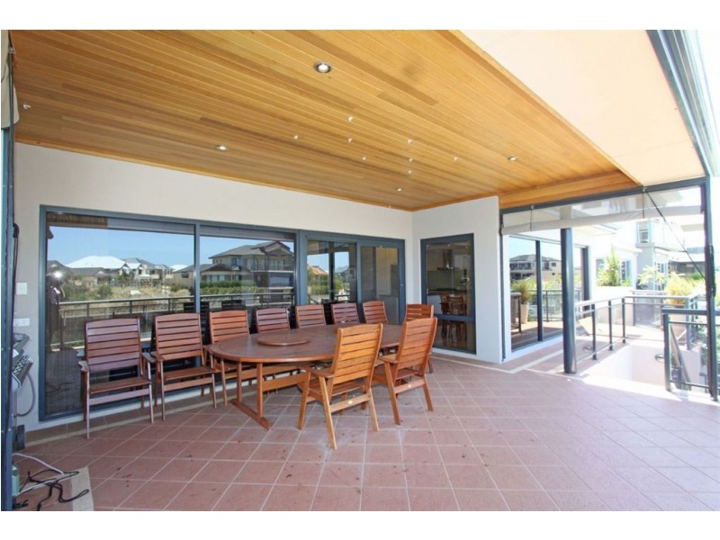 28 Ragamuffin Point, Halls Head WA 6210