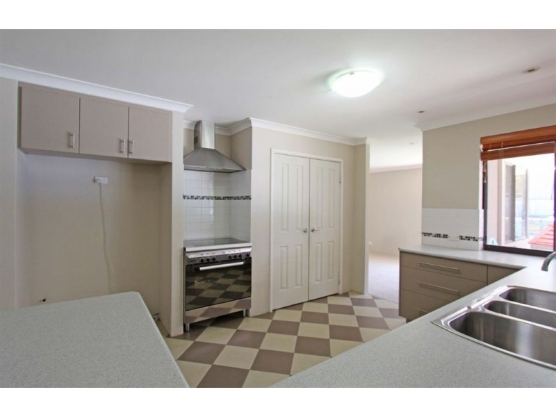 3 Lacebark Court, Halls Head WA 6210