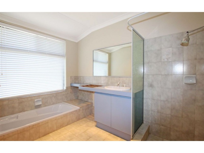 3 Lacebark Court, Halls Head WA 6210