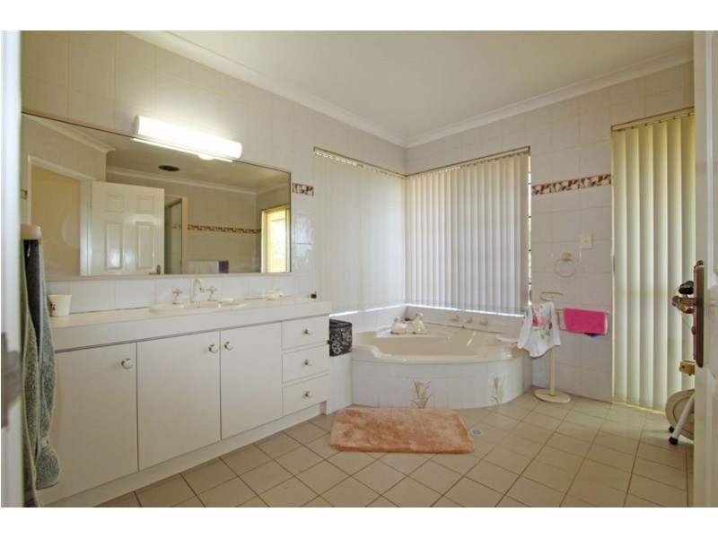 2 Harvey View Drive, Herron WA 6211