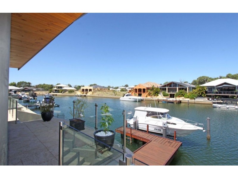 15 Ragamuffin Point, Halls Head WA 6210
