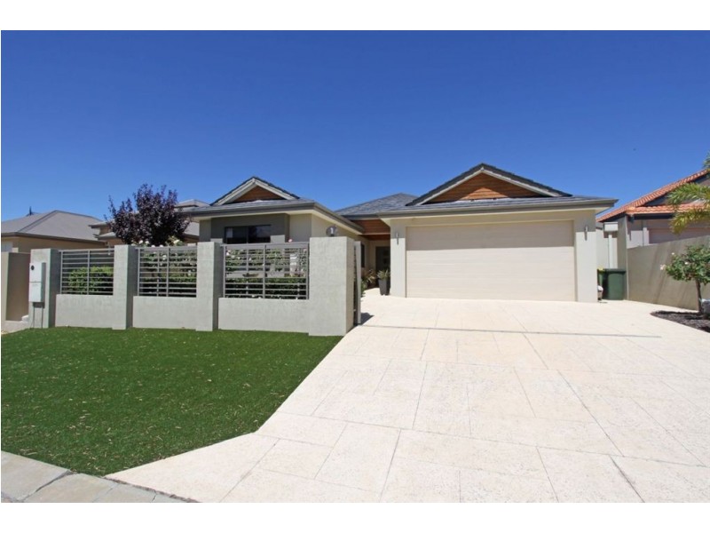 15 Ragamuffin Point, Halls Head WA 6210