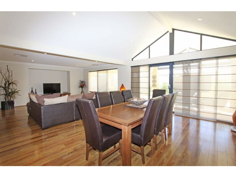 12 Victor Drive, Madora Bay WA 6210