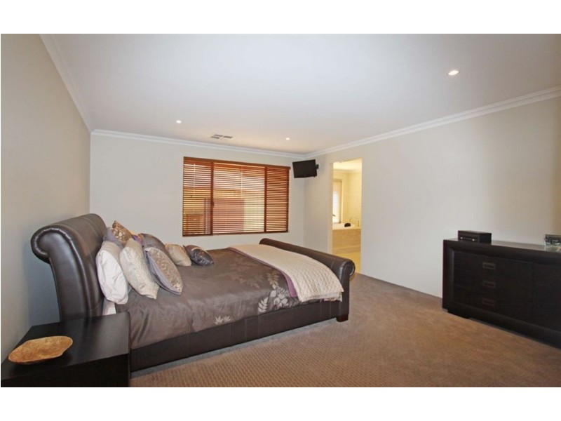 12 Victor Drive, Madora Bay WA 6210