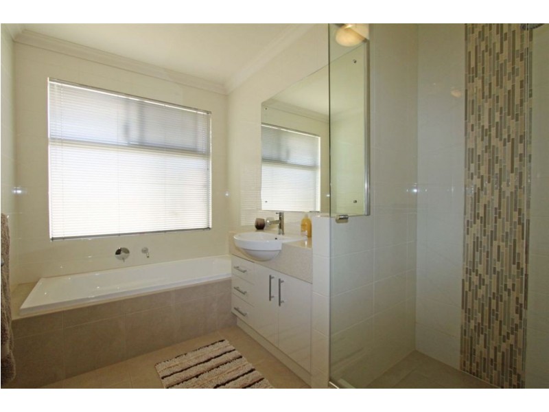 12 Victor Drive, Madora Bay WA 6210