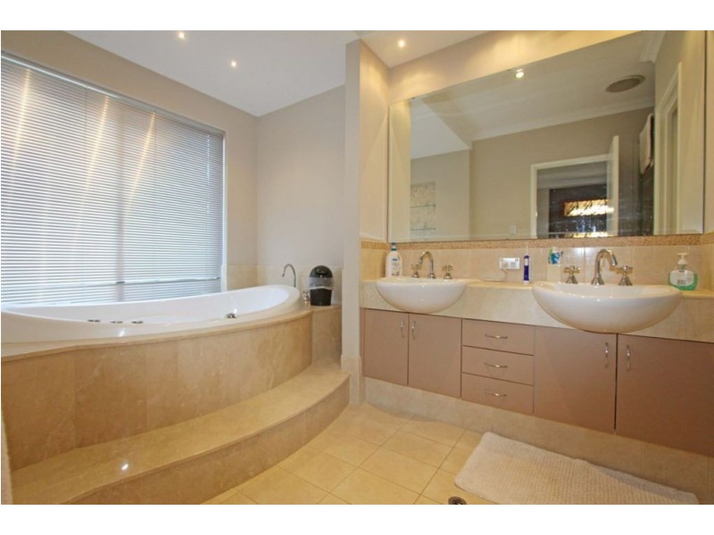 49 Quandong Parkway, Halls Head WA 6210