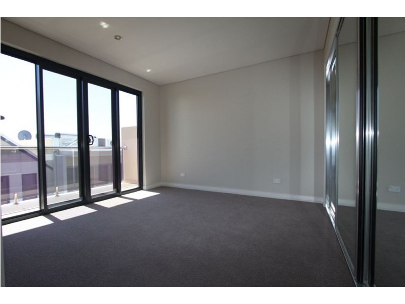 8/3 Galileo Loop, Mandurah WA 6210