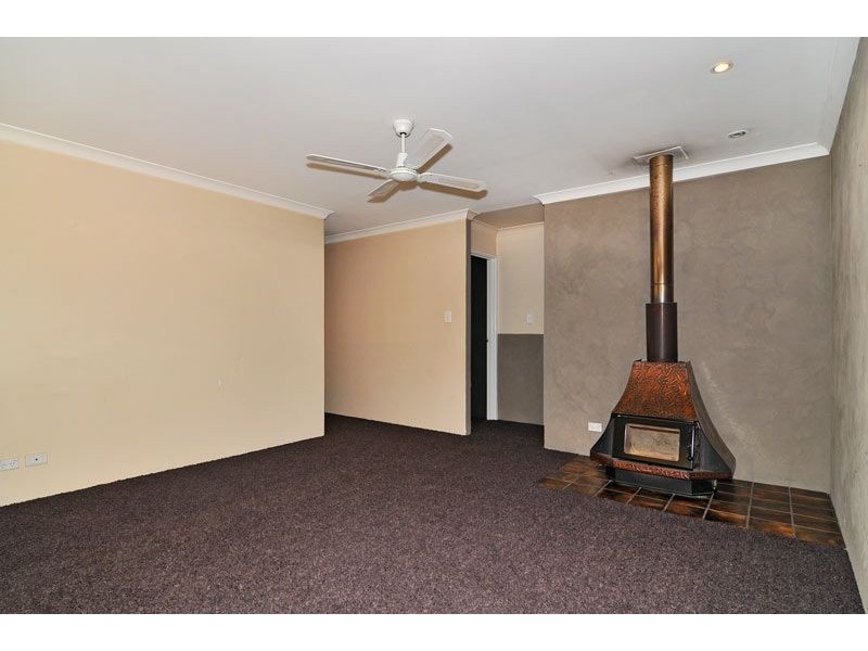4 Crown Place, Wannanup WA 6210