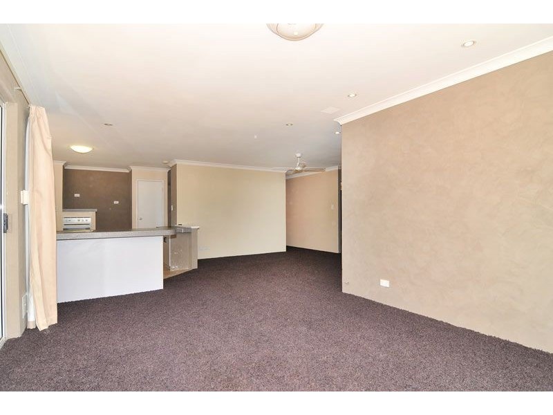 4 Crown Place, Wannanup WA 6210