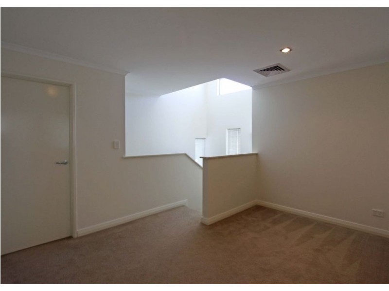 9/22 Butcherbird Loop, Erskine WA 6210