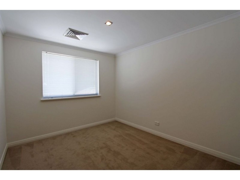 9/22 Butcherbird Loop, Erskine WA 6210