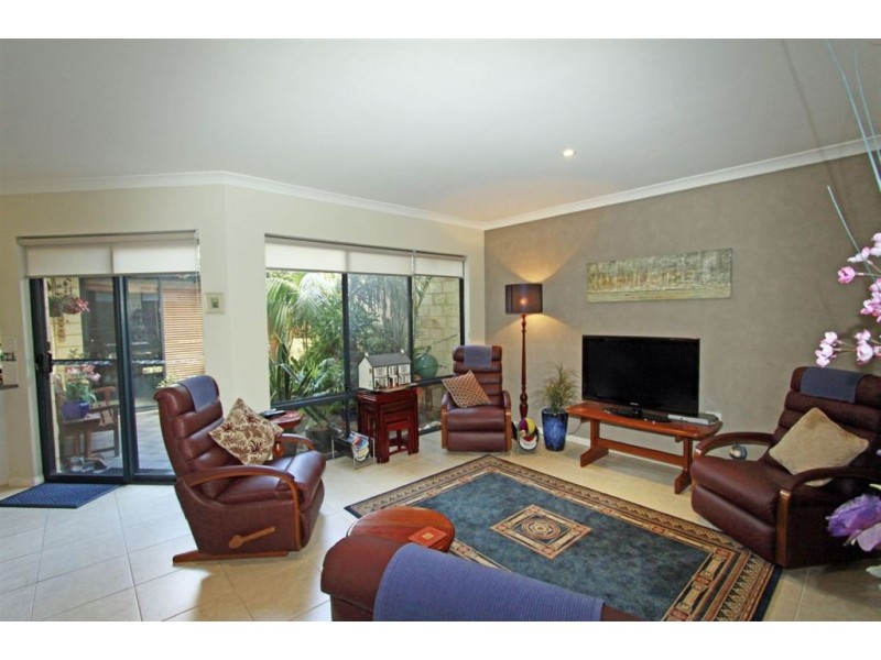 2/51 Sutton Street, Mandurah WA 6210