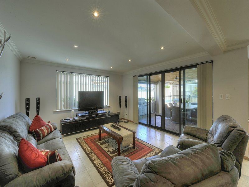 6 Guillardon Terrace, Madora Bay WA 6210