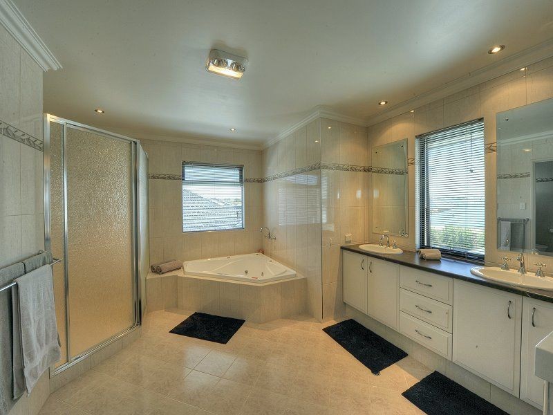 6 Guillardon Terrace, Madora Bay WA 6210