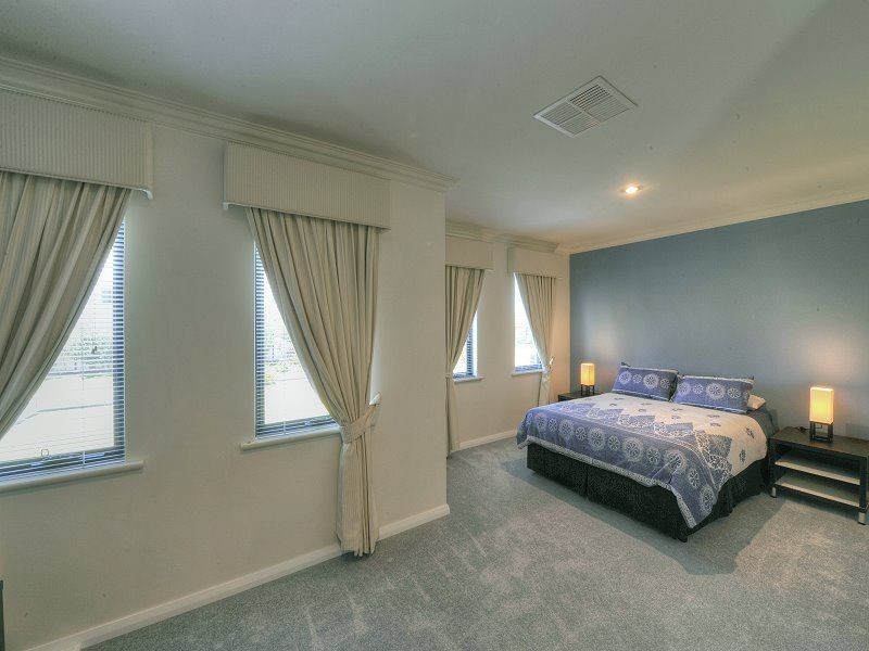 6 Guillardon Terrace, Madora Bay WA 6210