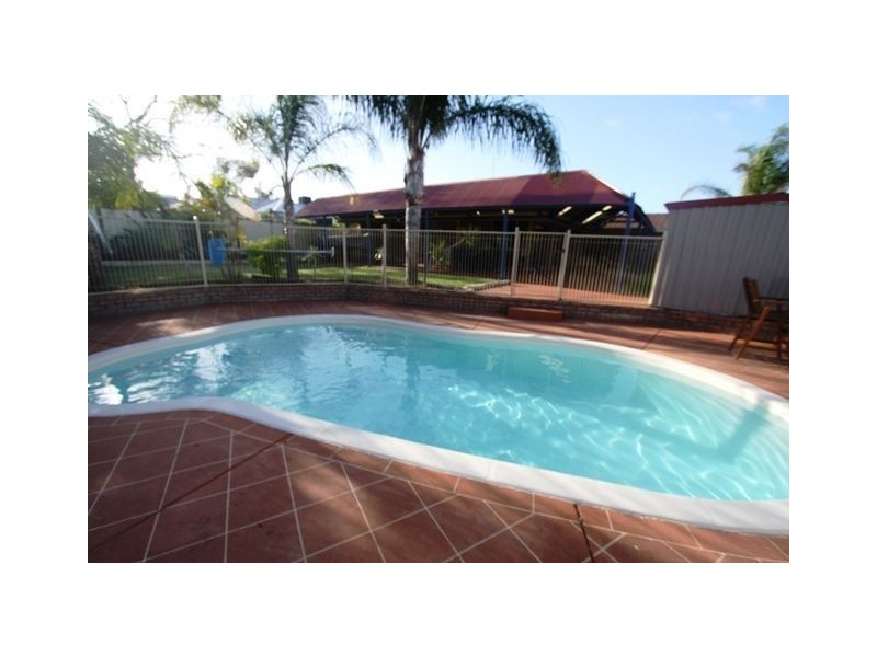 8 Allamanda Way, Halls Head WA 6210