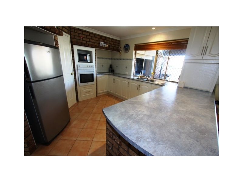 8 Allamanda Way, Halls Head WA 6210