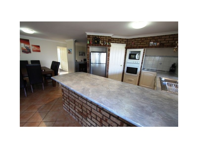 8 Allamanda Way, Halls Head WA 6210