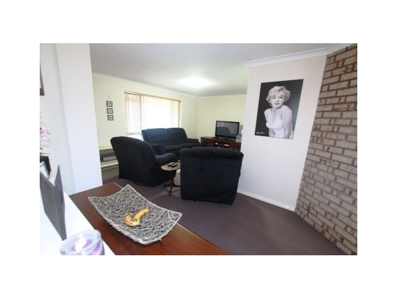 8 Allamanda Way, Halls Head WA 6210