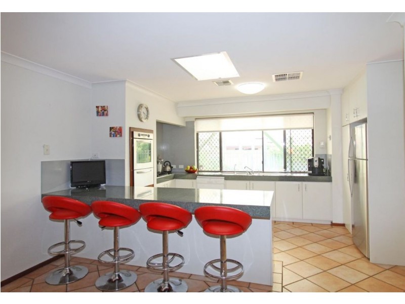 3 Columbia Close, Halls Head WA 6210