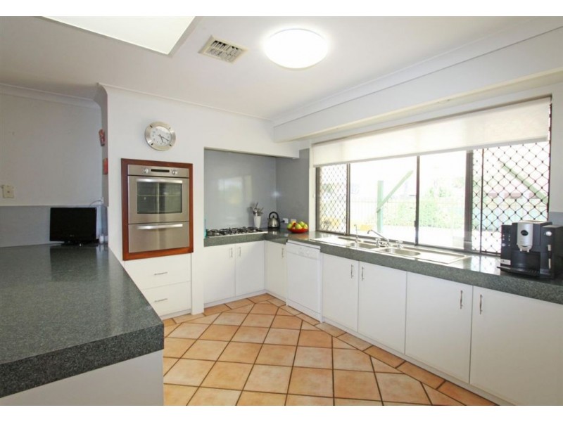 3 Columbia Close, Halls Head WA 6210