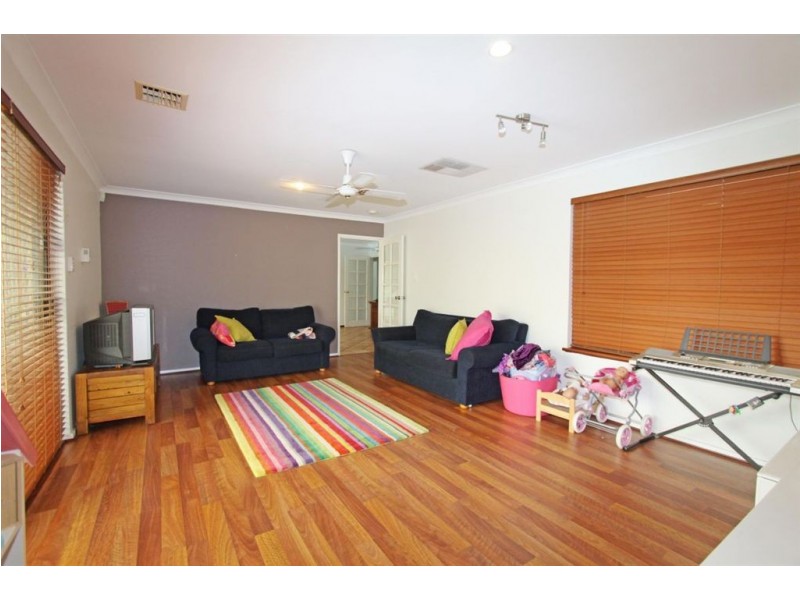 3 Columbia Close, Halls Head WA 6210