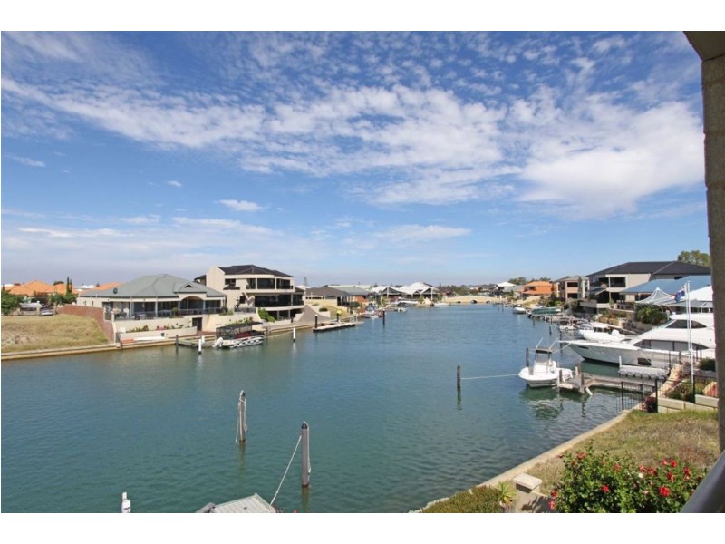 8 Leeuwin Place, Halls Head WA 6210