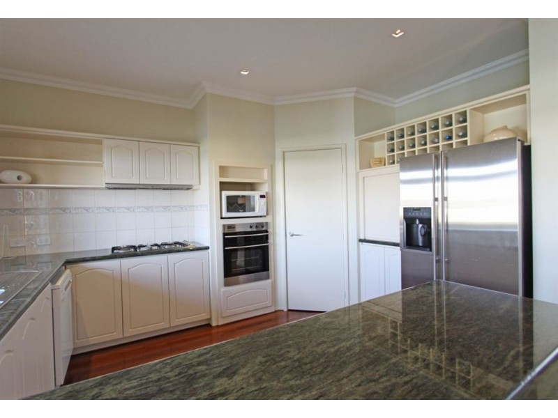 8 Leeuwin Place, Halls Head WA 6210