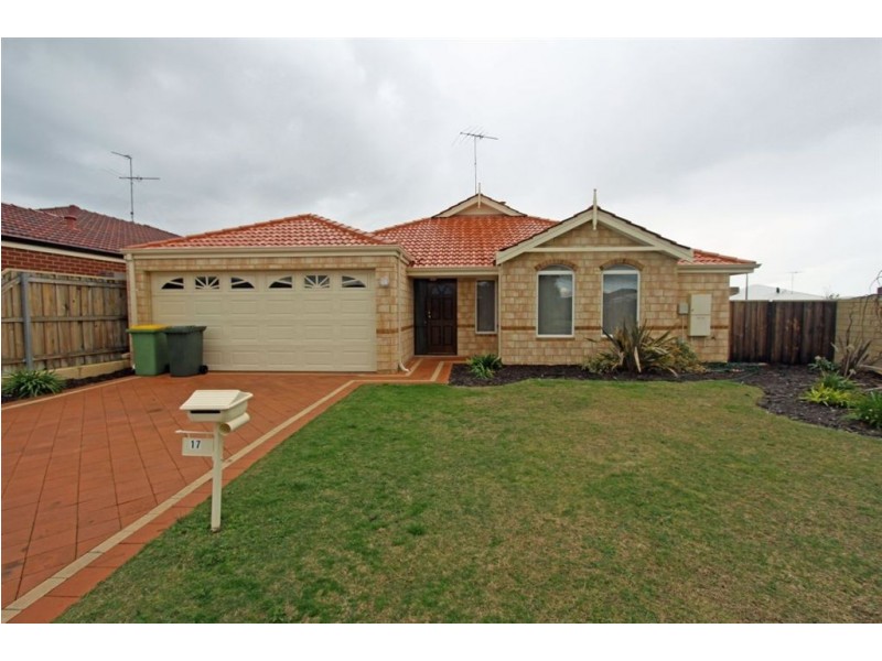 17 Alba Pass, Halls Head WA 6210