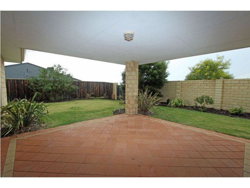 17 Alba Pass, Halls Head WA 6210