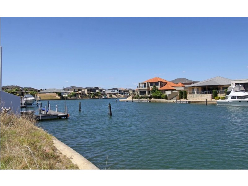 8 Santavea Mews, Halls Head WA 6210