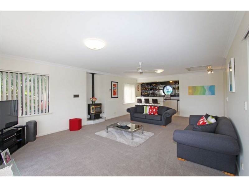 15 Fortescue Court, Dudley Park WA 6210